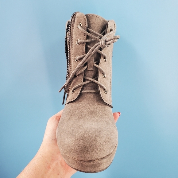 NEW! Shoe Dazzle grey wedge booties 9 - Picture 10 of 13